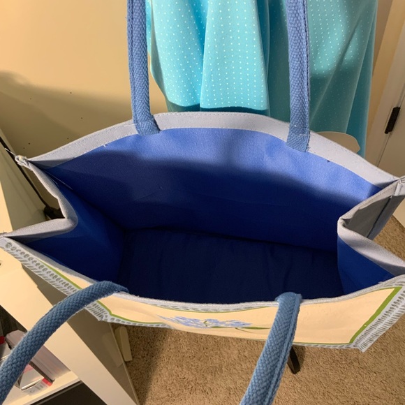 Cherrywood Lane Floral Canvas Tote Bag - Blue and Cream NWT - Picture 3 of 8